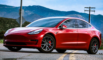 Er det nødvendig å installere Tesla kalipperdeksler?