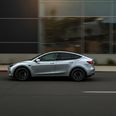 Tesla tier FSD-kritikere ved at poste video af Model Y, der leverer sig selv til kunde