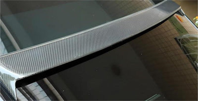 Frigjør potensialet til din Tesla Model Y med en takspoiler i karbonfiber