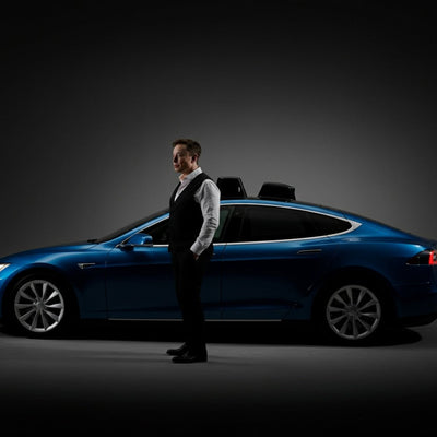 イーロン・マスクは、テスラが年末までにロボタクシーのフリートから安全運転手を排除すると発表しました