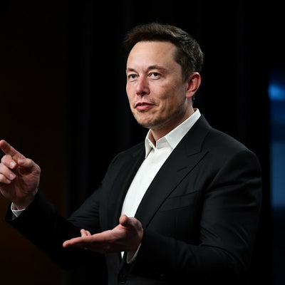 Elon Musk podría reconsiderar su promesa de donación a organizaciones benéficas tras la advertencia de Peter Thiel sobre Bill Gates.