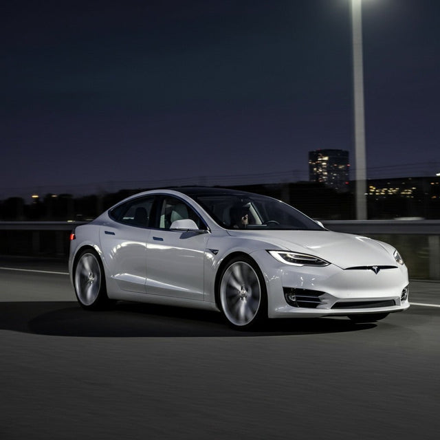 ميزوهو يرفع هدف سعر تسلا (TSLA) بسبب توقعات أقوى لعام 2026