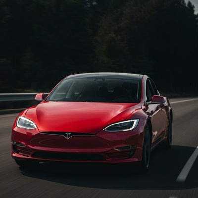 Tesla FSD e Robotáxis Destacam Falhas na Condução Humana