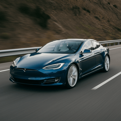 Tesla Integration of Apple CarPlay Delayed Due to iOS 26 Adoption and Technical Hurdles