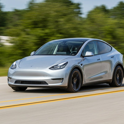 La Tesla Model Y Standard sorprende in un nuovo test di autonomia, superando i suoi modelli Premium