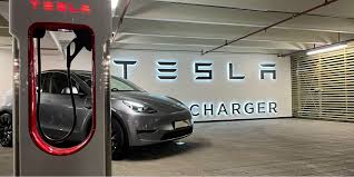 Reintegrações da Equipa Supercharger da Tesla: Reforçando a Infraestrutura de VE