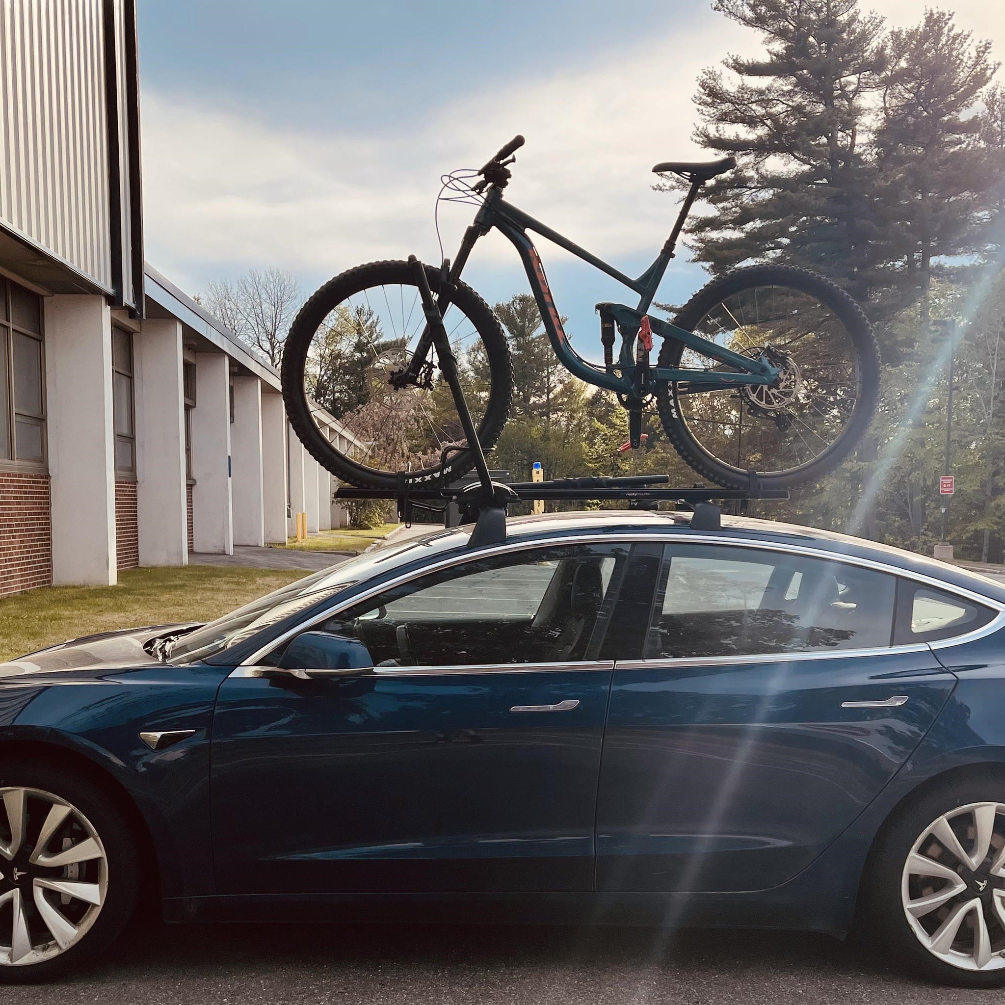 The Tesla Model Y With Roof Rack Looks Great! Why Not Try It? - Tesery Official Store