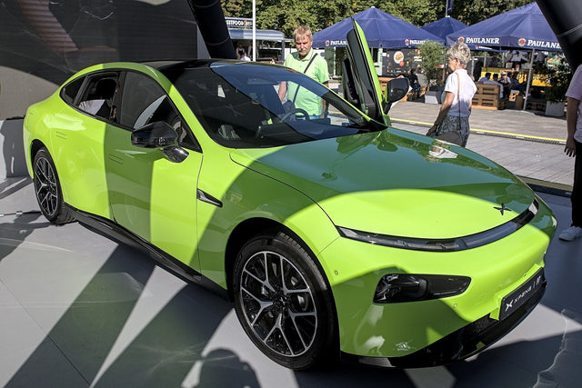 Le PDG de Xpeng a qualifié le FSD v14.2 de Tesla de proche du niveau 4 après un trajet effectué en décembre 2025.