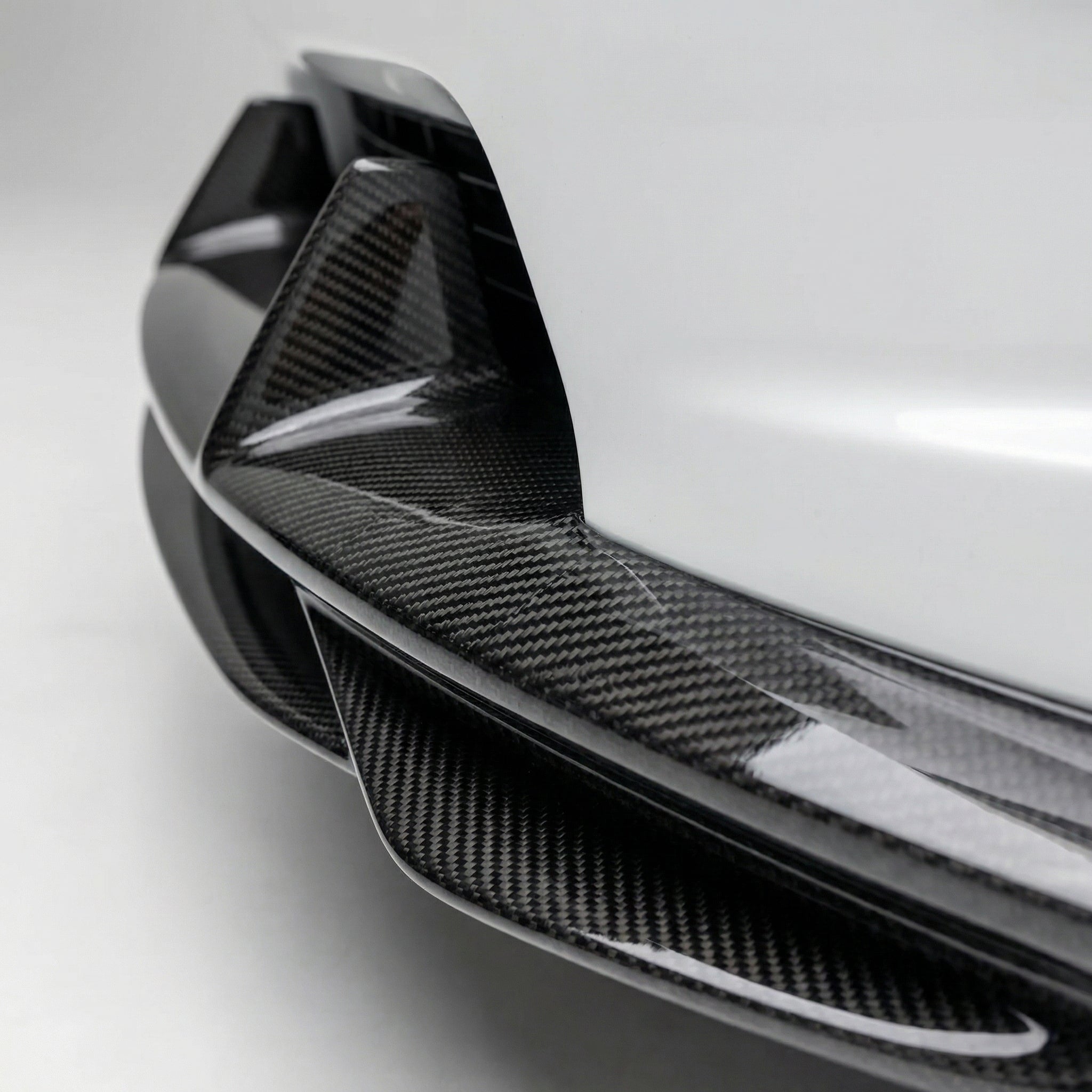 テスラモデルY ジュニパー　バンパーリップスプリッター テスラ モデルY ジュニパー用カーボンファイバーフロントリップ