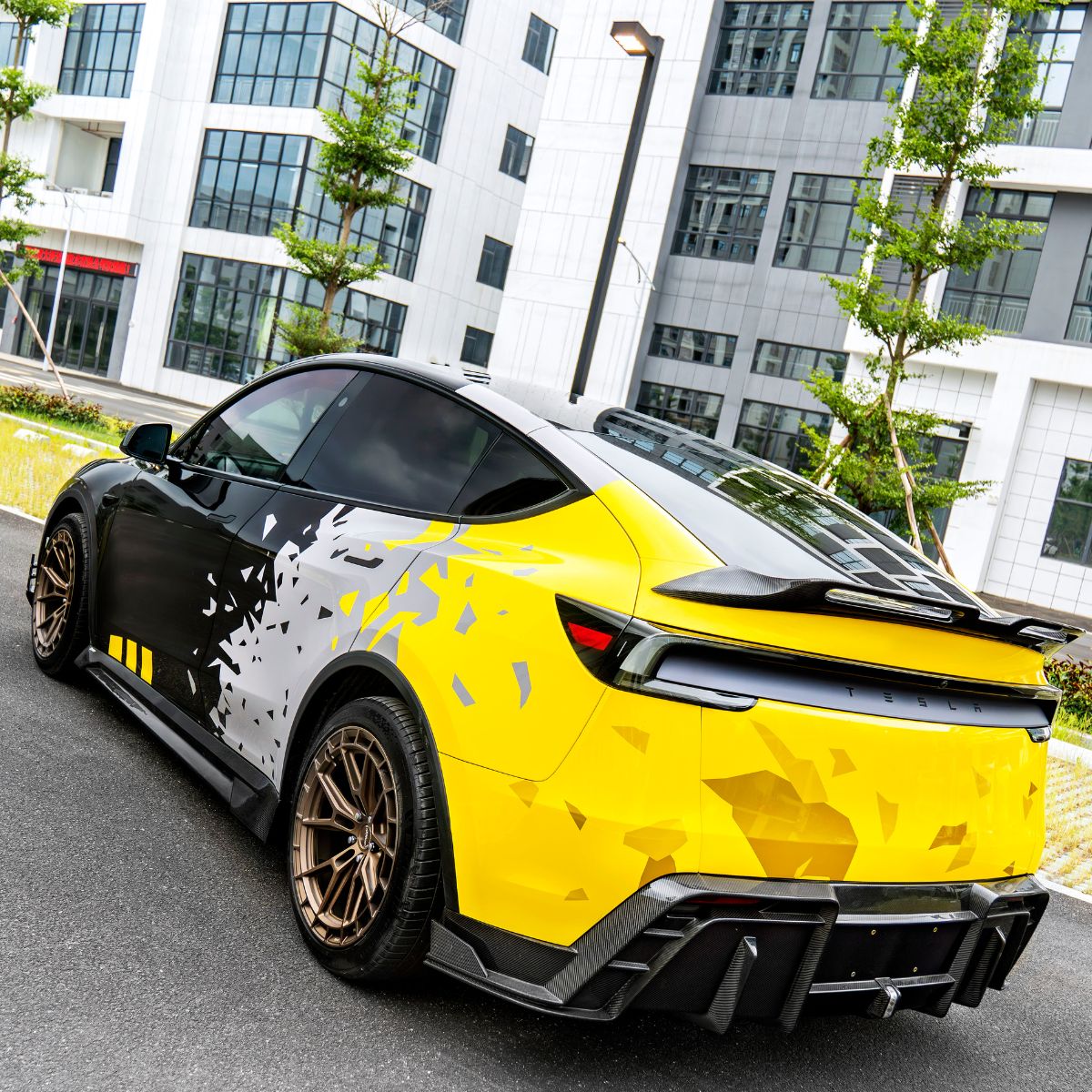 CMST V2 本物カーボンファイバー リアスポイラー – 2025年以降 テスラ