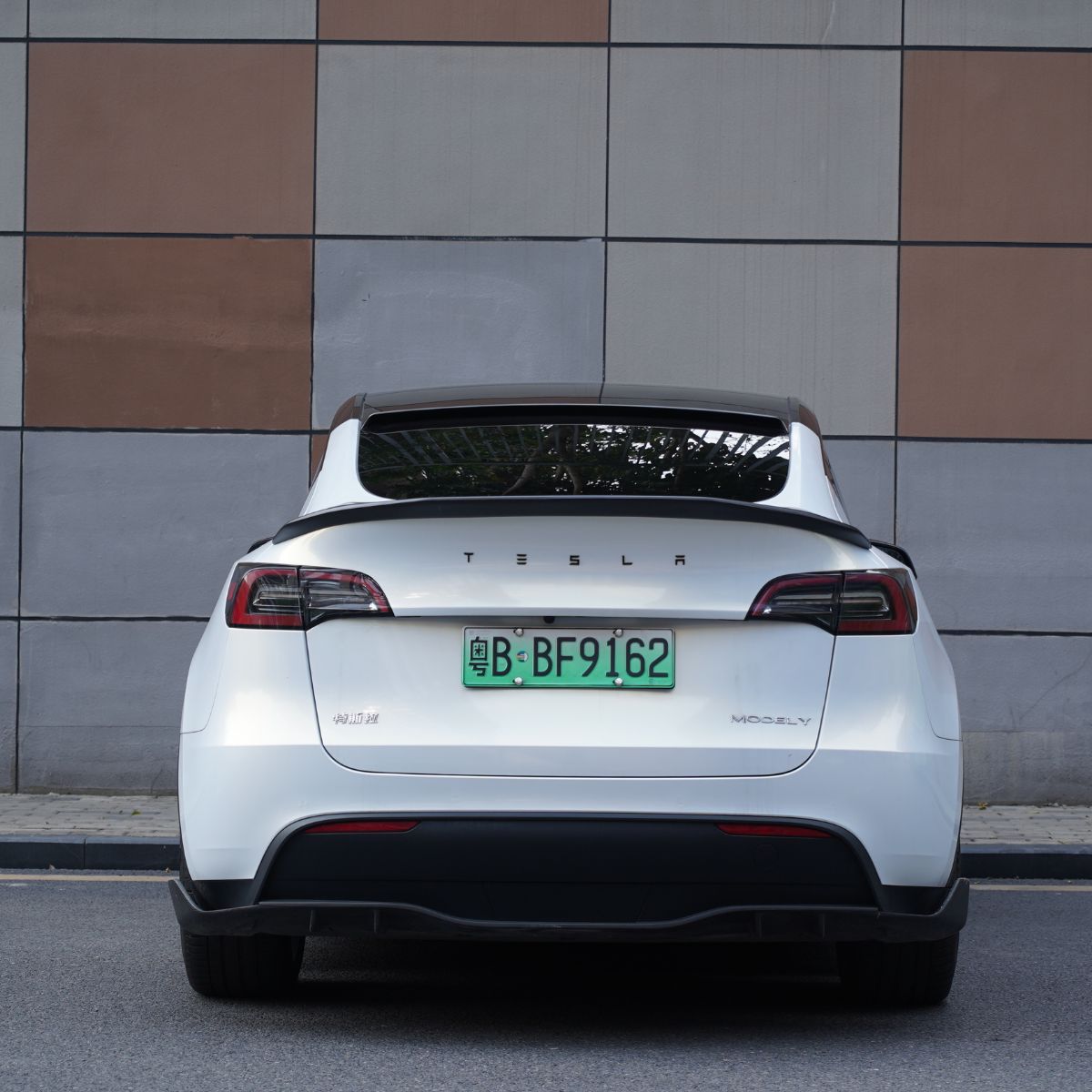 Tesla Model 3/Y Vスタイルカーボンファイバースポイラー