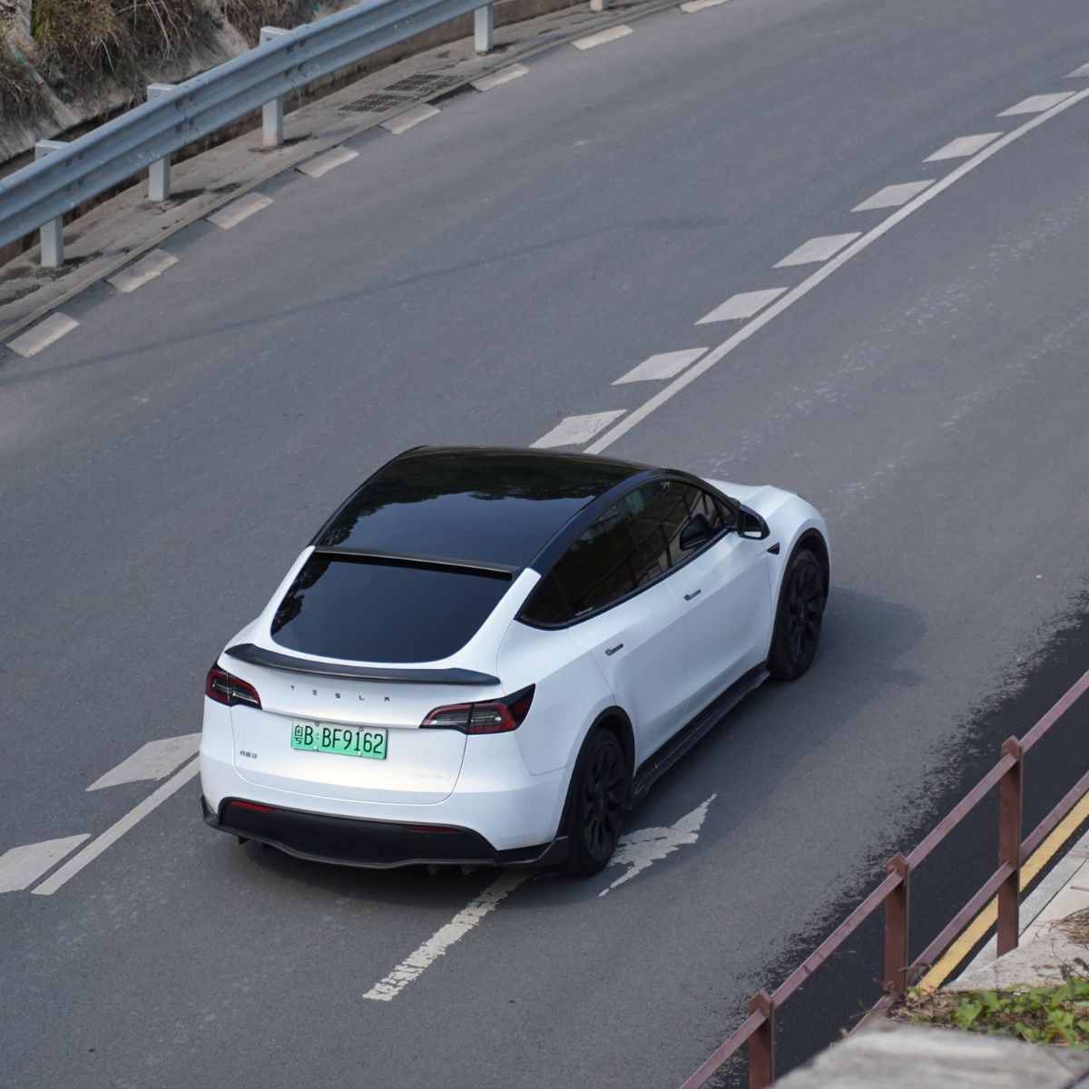 Model Y & Model 3 Carbon Fiber V-Style Spoiler | TESERY