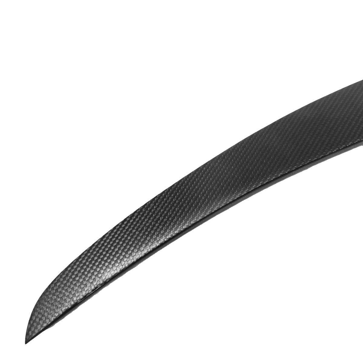 Gros plan sur la surface en fibre de carbone tressée du becquet d’allure sportive pour Model Y