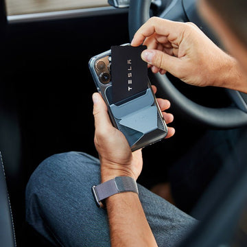 Suporte de encaixe para iPhone e carteira para cartão-chave Tesla